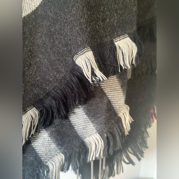 💥 SALE💥 Retro style plaid wrap with metal clip closure - Picture 4 of 9